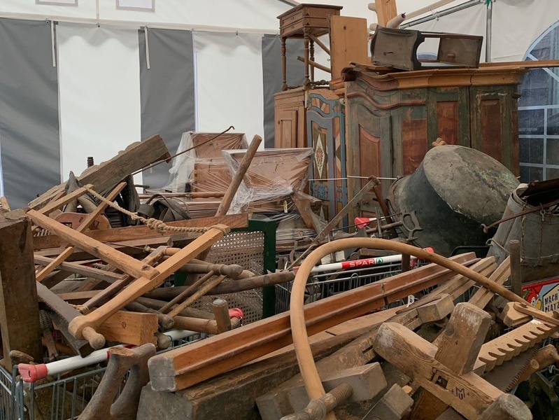 Bevor die Kulturgüter aus dem Heimatmuseum Alberschwende in einem neuen Schau-Depot präsentiert werden, werden sie instandgesetzt und zwischengelagert.
Museum im Umbruch