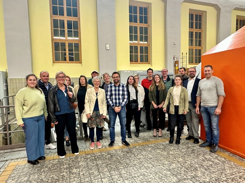 Vertreter:innen von Betrieben, Selbständige und das Team der REGIO Klostertal-Arlberg sammelten Ideen, wie die Region für Arbeitnehmer:innen attraktiv sein kann.
Gerne arbeiten in der Region Klostertal-Arlberg