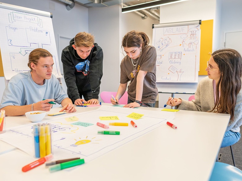 Bei einer Online-Veranstaltung informiert das aha darüber, wie Jugendprojekte finanziert werden können. Foto: aha, Martin Vogel