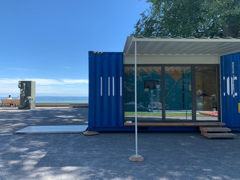 Mit einer Ausstellung in einem Container (hier in Heiden im Appenzell) sowie verschiedenen Veranstaltungen brachte die Internationale Bodenseekonferenz ihre Themen der Bevölkerung in den Regionen rund um den Bodensee näher. Foto: ibk50.org