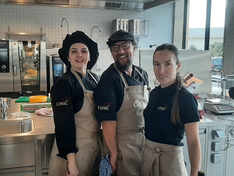 Das Schullokalteam beim Start in Hittisau im neu errichteten Gemeinschaftshaus. Foto: Gemeinde Hittisau