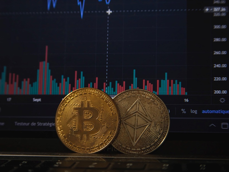 Beim Webinar zu Kryptowährungen erzählen Jugendliche, warum sie mit Bitcoin & Co. traden.